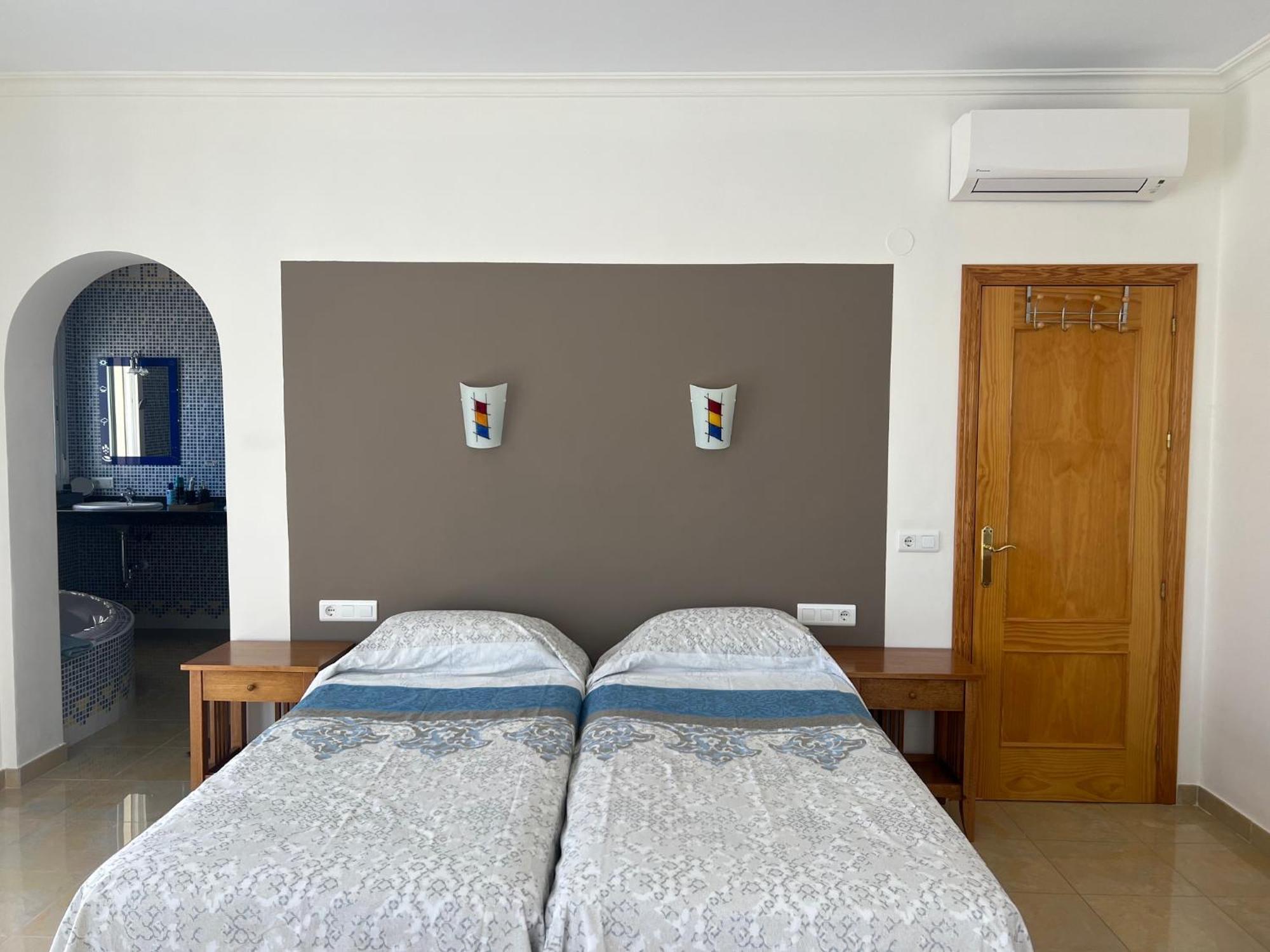 Villa Camakini With Heated Pool And Sea View 阿里纳斯 外观 照片