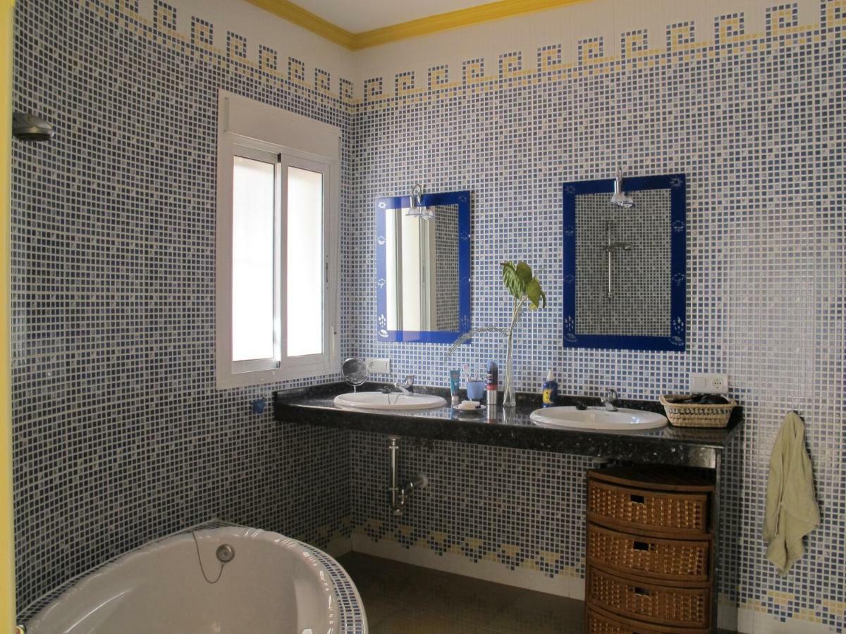 Villa Camakini With Heated Pool And Sea View 阿里纳斯 外观 照片